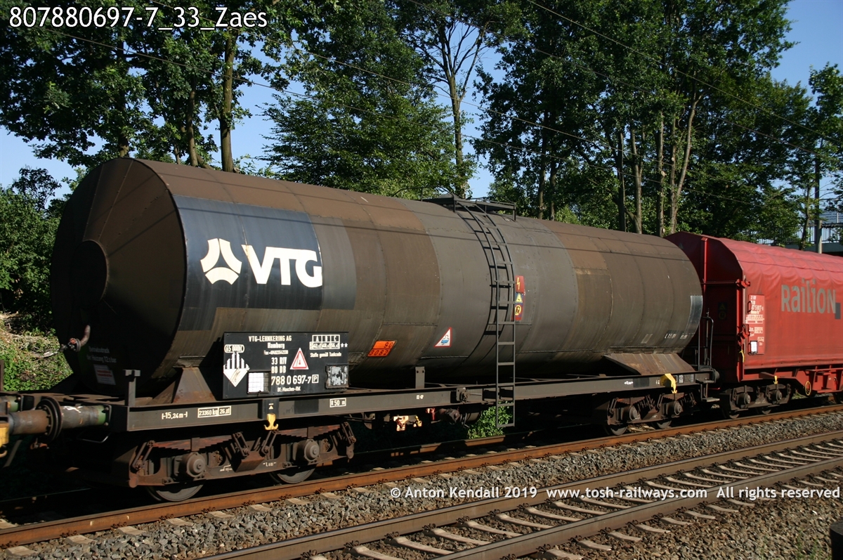807880697-7_33_Zaes.jpg